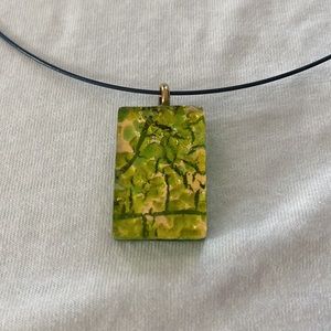 Choker with green glass pendant